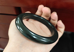 和田玉青玉喜欢油膏料的绝佳性价比-影灿珠宝